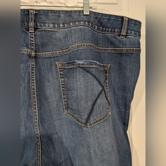 Lane Bryant Dark Wash Bootcut Raw Hemline Denim Jeans in Size 28 Regular - Picture 8 of 14